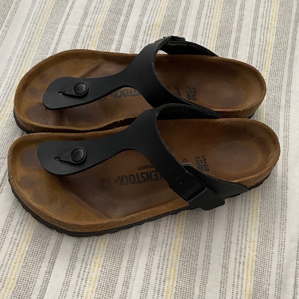 Women’s Black Leather Gizeh Birkenstocks size 38.
